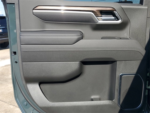 Chevrolet Silverado 1500 LT Crew Cab 4WD 2025