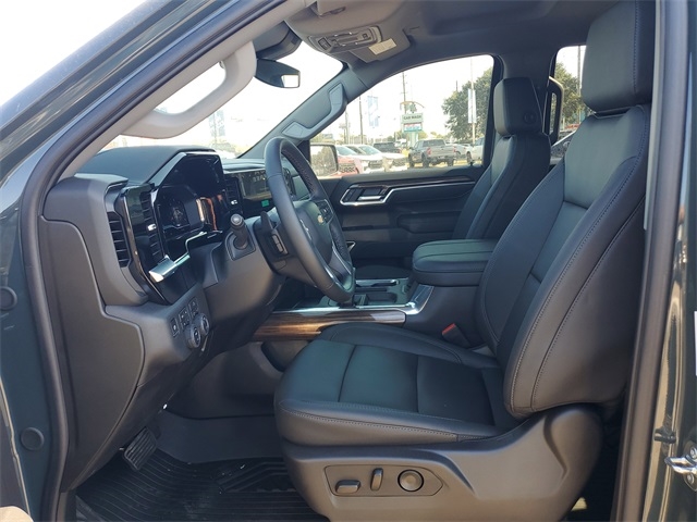 Chevrolet Silverado 1500 LT Crew Cab 4WD 2025