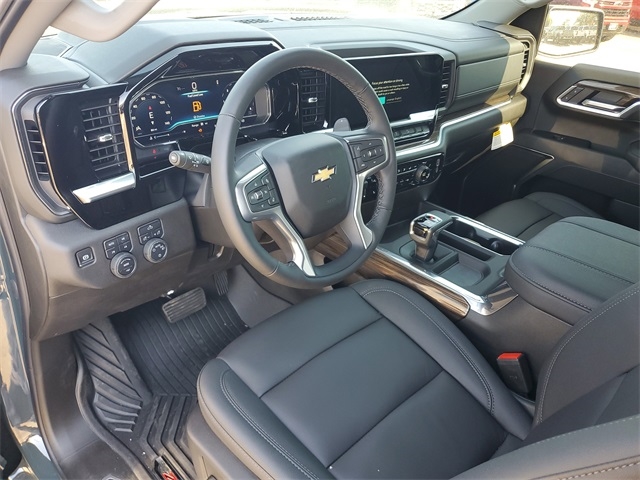 Chevrolet Silverado 1500 LT Crew Cab 4WD 2025
