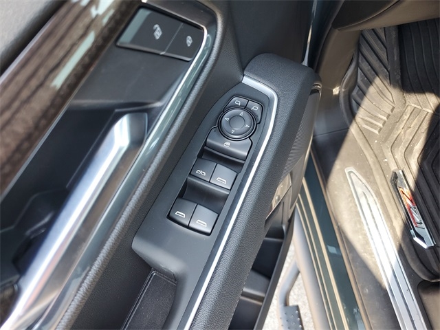 Chevrolet Silverado 1500 LT Crew Cab 4WD 2025