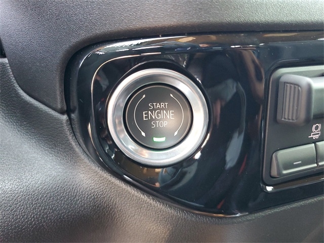 Chevrolet Silverado 1500 LT Crew Cab 4WD 2025