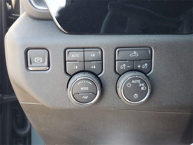 Chevrolet Silverado 1500 LT Crew Cab 4WD 2025