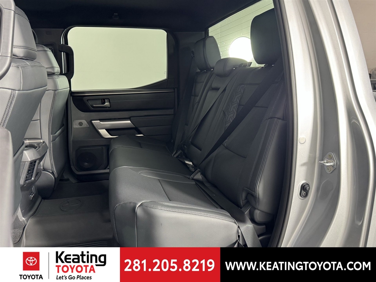 Toyota Tundra SR5 CrewMax 4WD 2025