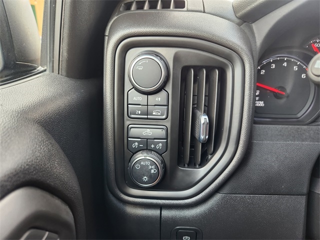 Chevrolet Silverado 1500 Custom Crew Cab 4WD 2023 Chevrolet Silverado 1500 Custom Crew Cab 4WD 2023