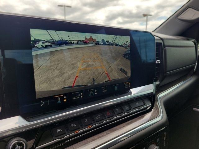 Chevrolet Silverado 1500 LTZ Crew Cab 4WD 2023
