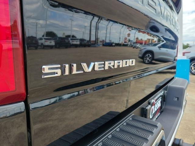Chevrolet Silverado 1500 LTZ Crew Cab 4WD 2023