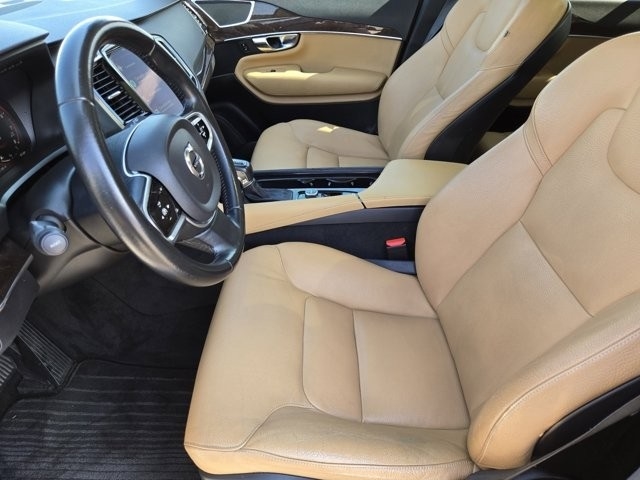 Volvo XC90 T6 Momentum AWD 2016 Volvo XC90 T6 Momentum AWD 2016