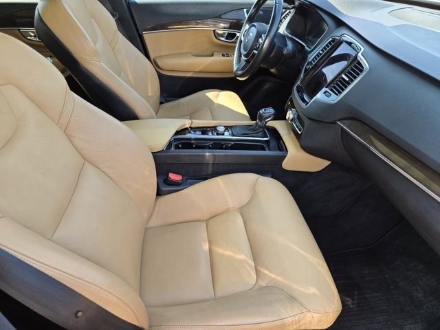 Volvo XC90 T6 Momentum AWD 2016 Volvo XC90 T6 Momentum AWD 2016