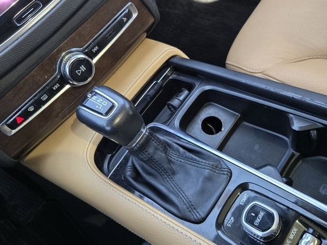 Volvo XC90 T6 Momentum AWD 2016 Volvo XC90 T6 Momentum AWD 2016