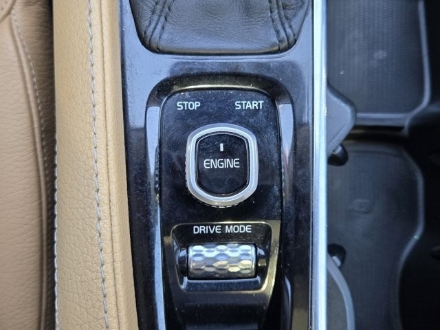 Volvo XC90 T6 Momentum AWD 2016 Volvo XC90 T6 Momentum AWD 2016