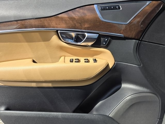 Volvo XC90 T6 Momentum AWD 2016 Volvo XC90 T6 Momentum AWD 2016