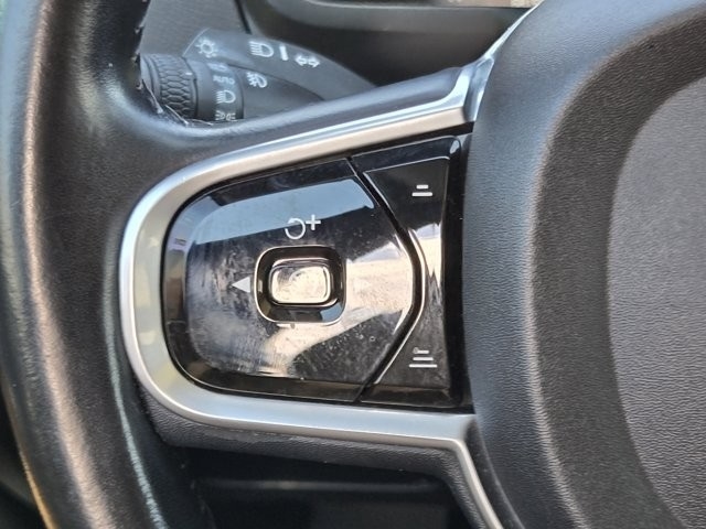 Volvo XC90 T6 Momentum AWD 2016 Volvo XC90 T6 Momentum AWD 2016