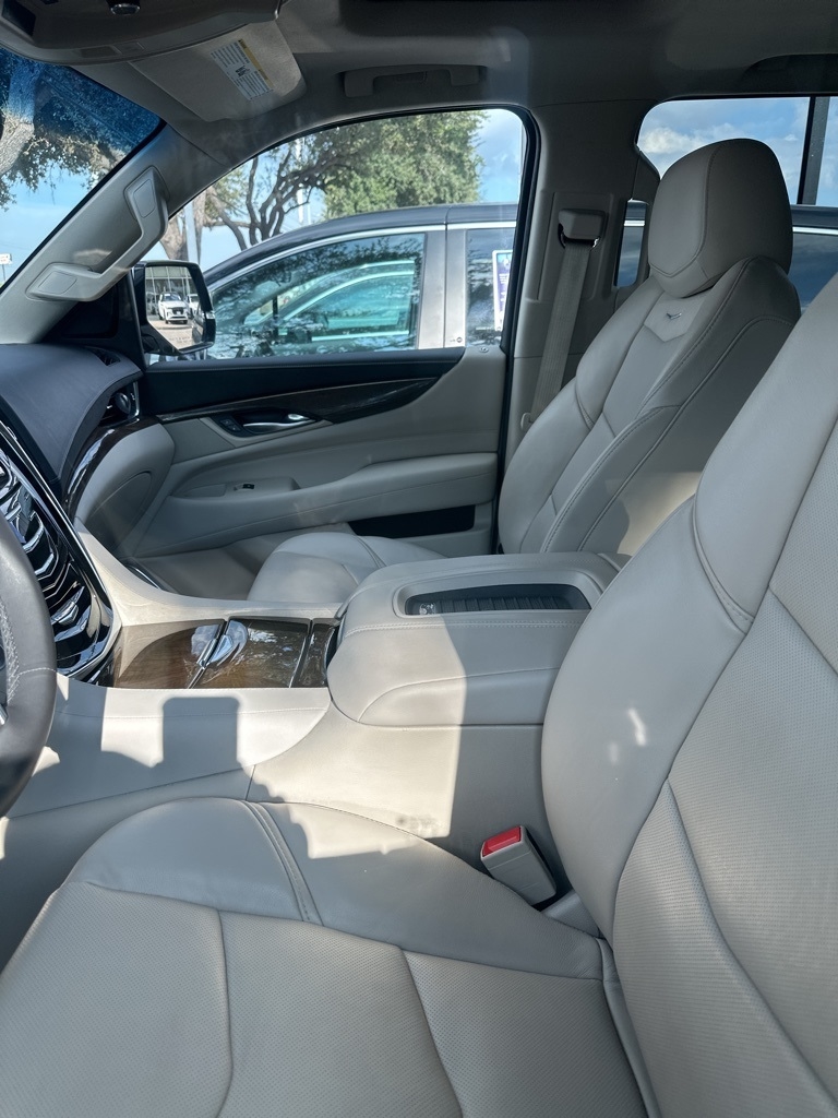 Cadillac Escalade Luxury 2WD 2018 Cadillac Escalade Luxury 2WD 2018