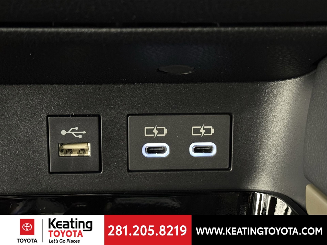 Toyota Camry Hybrid XLE 2026