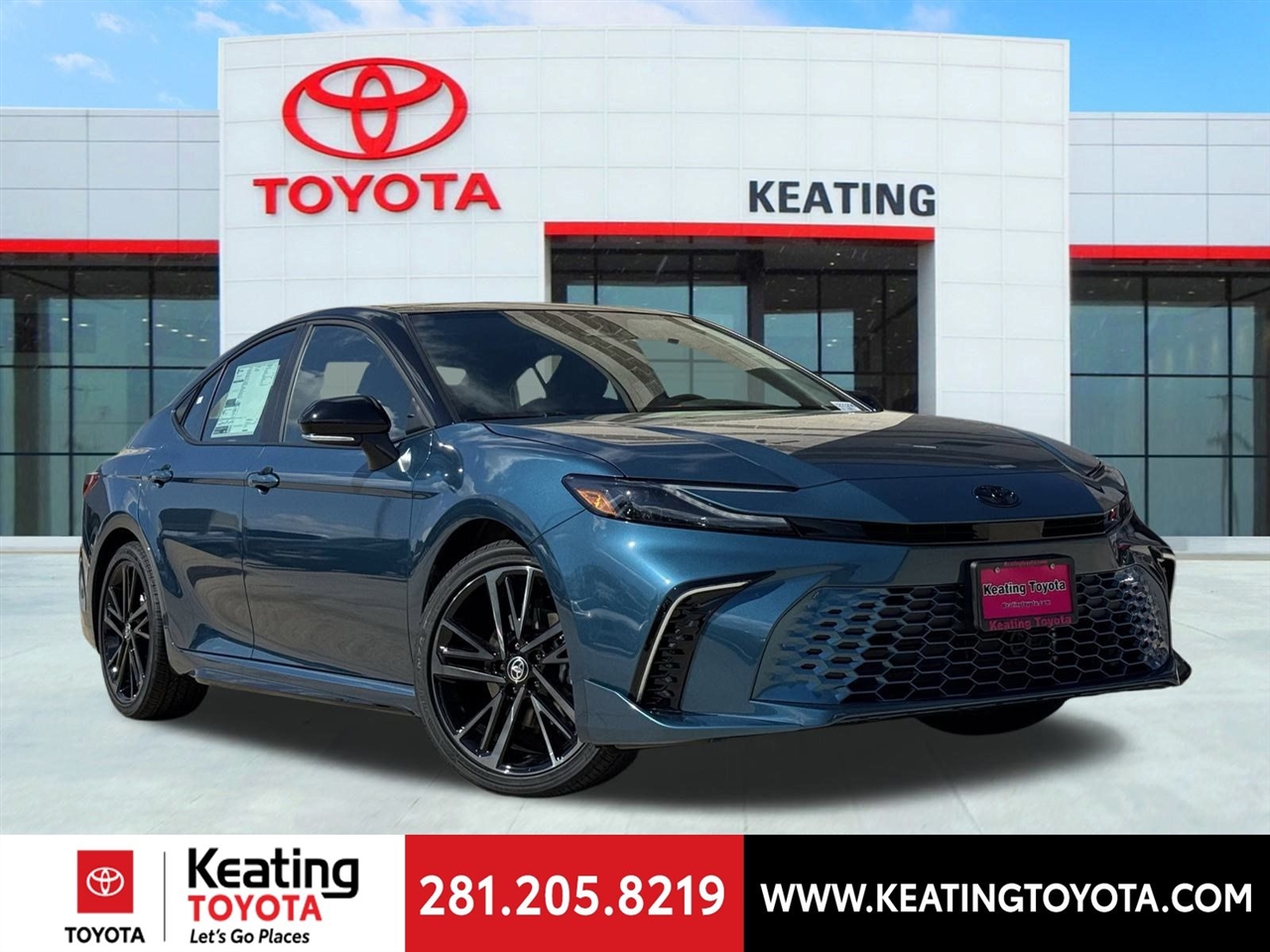 Toyota Camry Hybrid XLE 2026