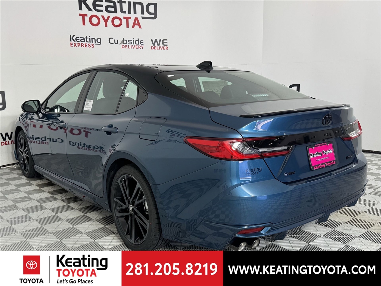 Toyota Camry Hybrid XLE 2026