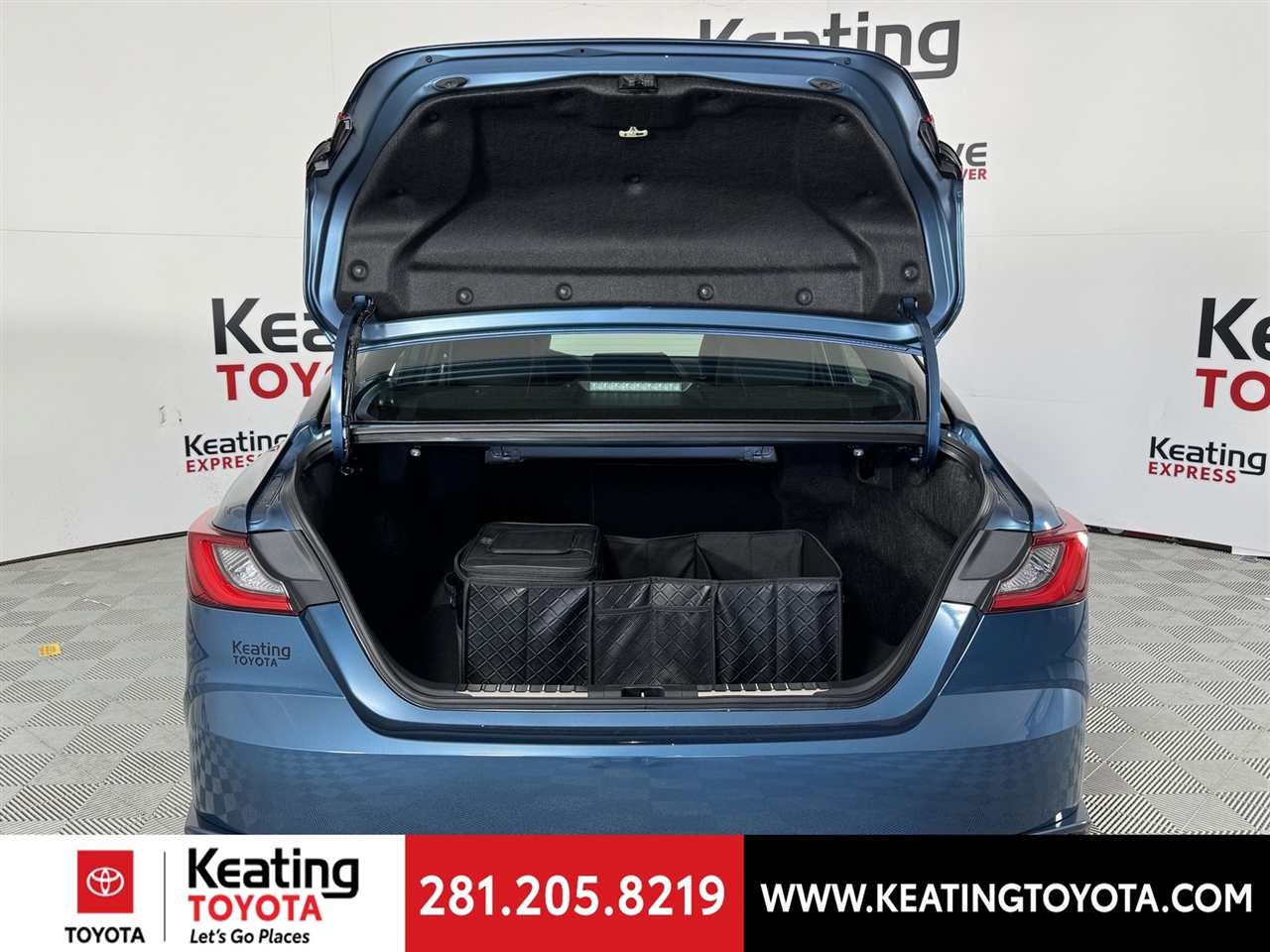 Toyota Camry Hybrid XLE 2026