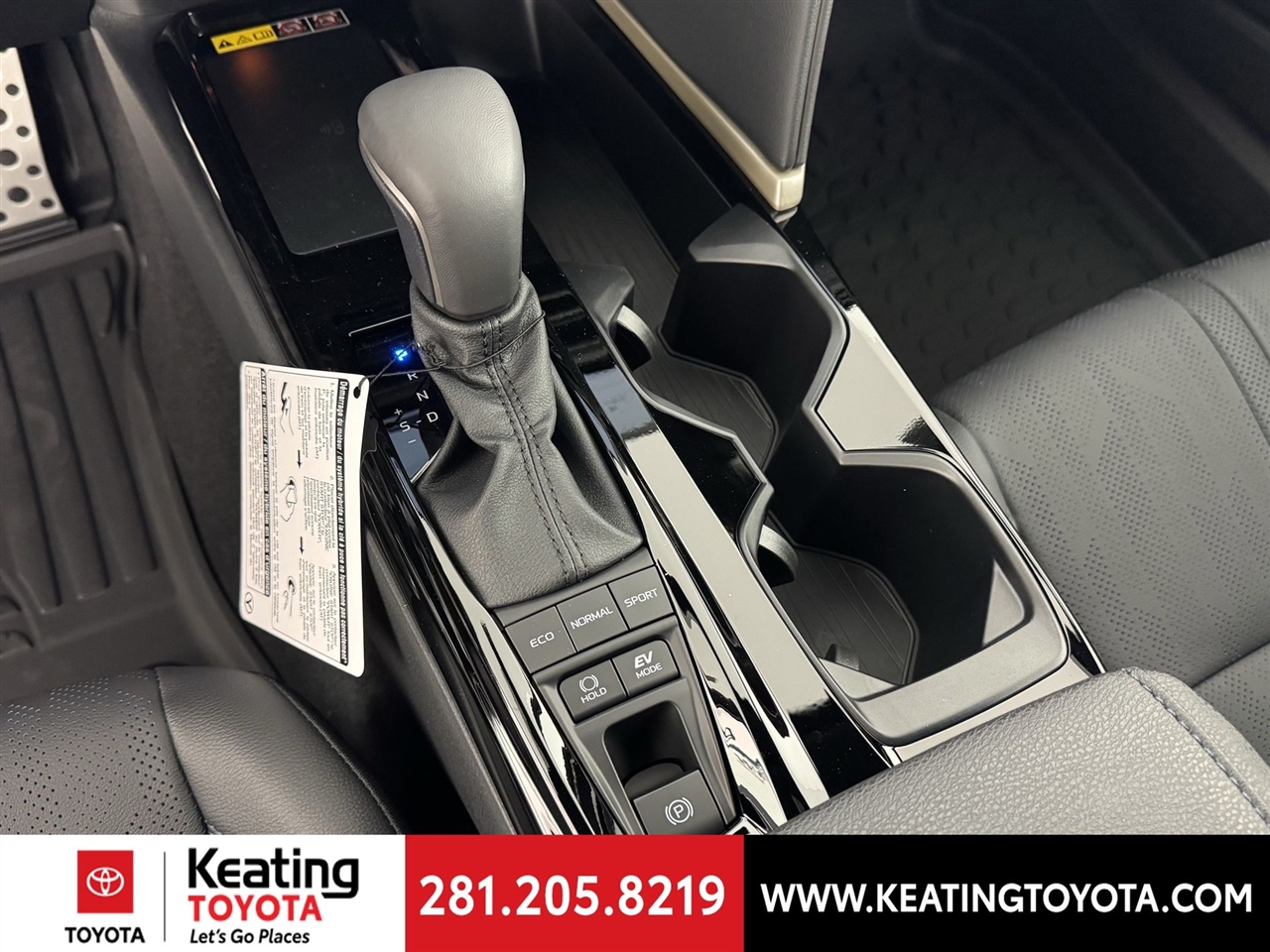 Toyota Camry Hybrid XLE 2026