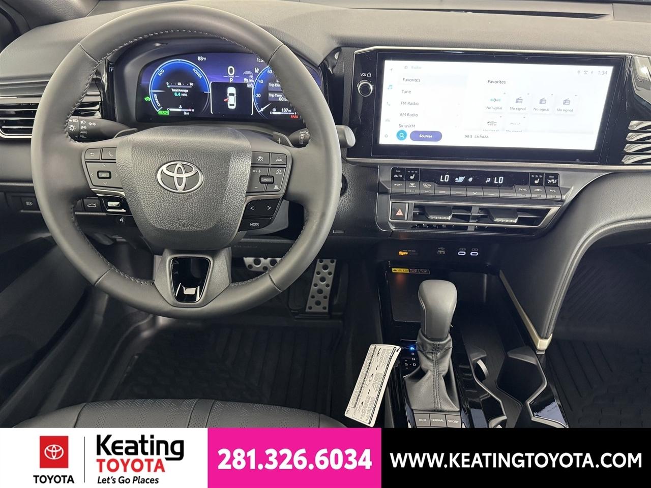 Toyota Camry Hybrid XLE 2026