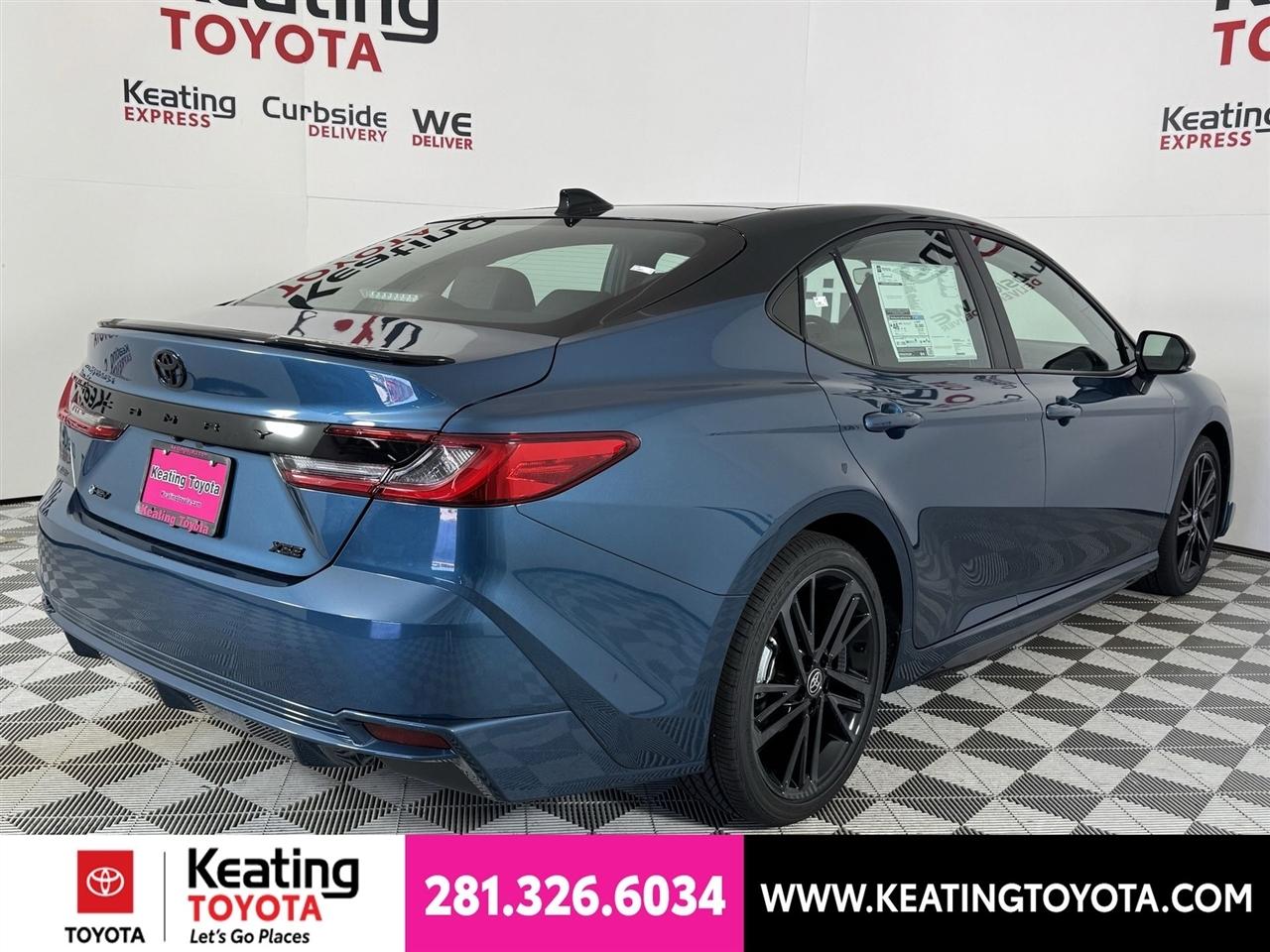Toyota Camry Hybrid XLE 2026