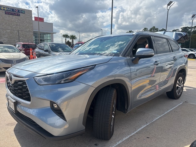 Toyota Highlander XLE FWD V6 2022 Toyota Highlander XLE FWD V6 2022