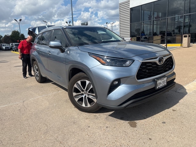 Toyota Highlander XLE FWD V6 2022 Toyota Highlander XLE FWD V6 2022