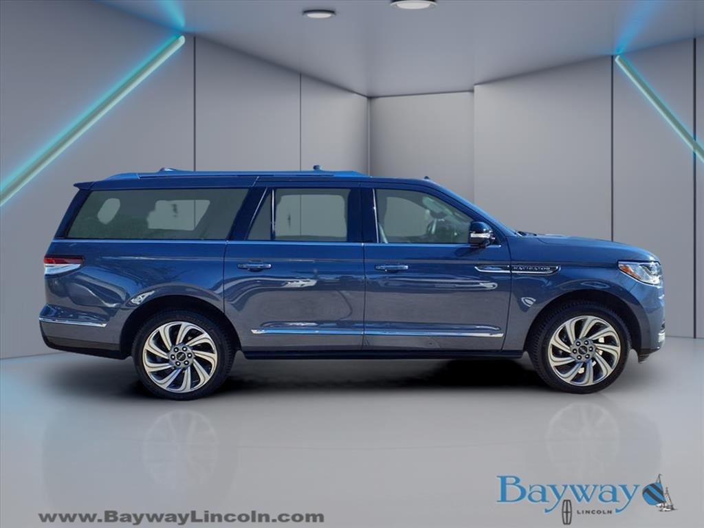 Lincoln Navigator L Reserve 2023 Lincoln Navigator L Reserve 2023