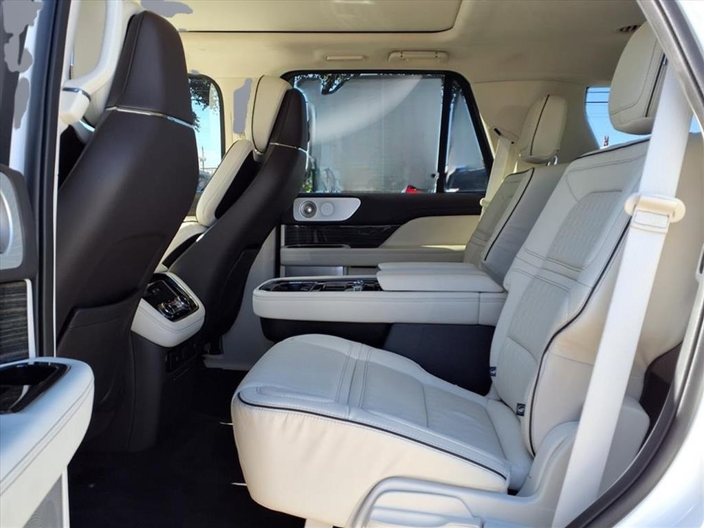 Lincoln Navigator Black Label 4WD 2021 Lincoln Navigator Black Label 4WD 2021