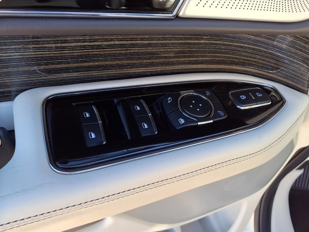 Lincoln Navigator Black Label 4WD 2021 Lincoln Navigator Black Label 4WD 2021