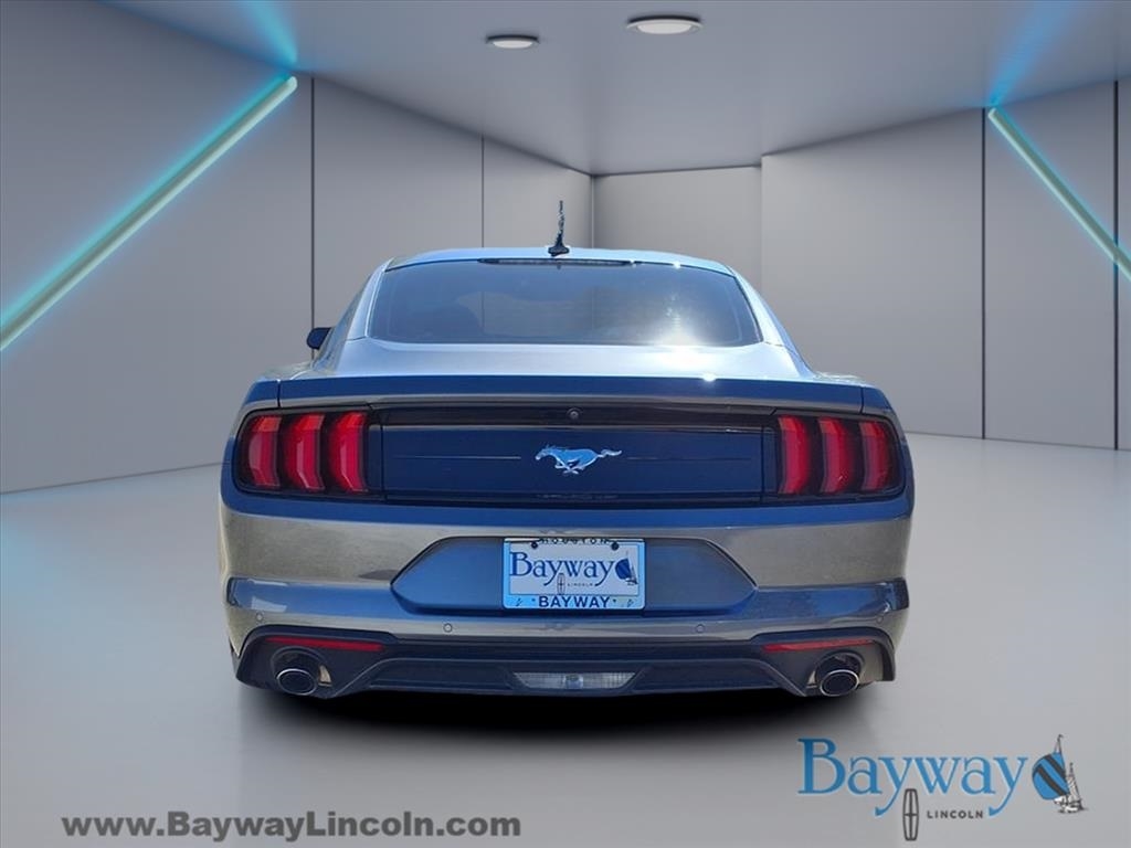 Ford Mustang EcoBoost Coupe 2022 Ford Mustang EcoBoost Coupe 2022