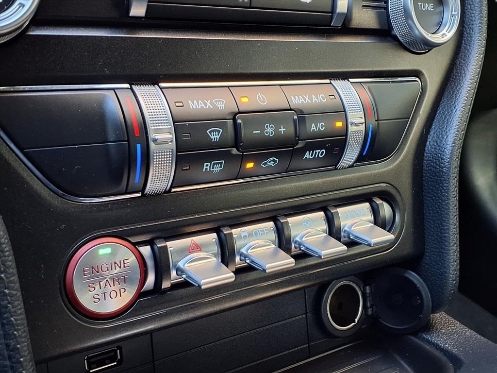 Ford Mustang EcoBoost Coupe 2022 Ford Mustang EcoBoost Coupe 2022