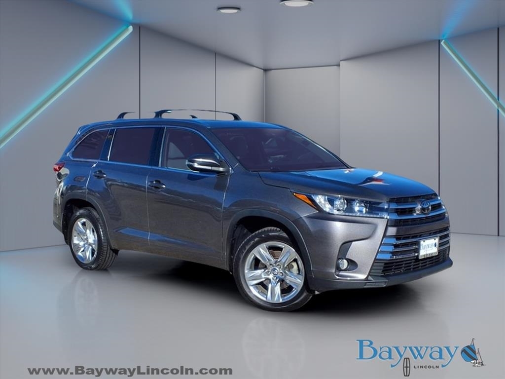 Toyota Highlander Limited Platinum FWD V6 2017 Toyota Highlander Limited Platinum FWD V6 2017