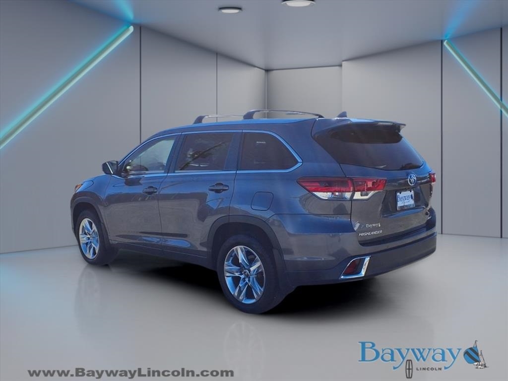 Toyota Highlander Limited Platinum FWD V6 2017 Toyota Highlander Limited Platinum FWD V6 2017