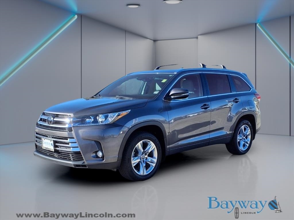 Toyota Highlander Limited Platinum FWD V6 2017 Toyota Highlander Limited Platinum FWD V6 2017