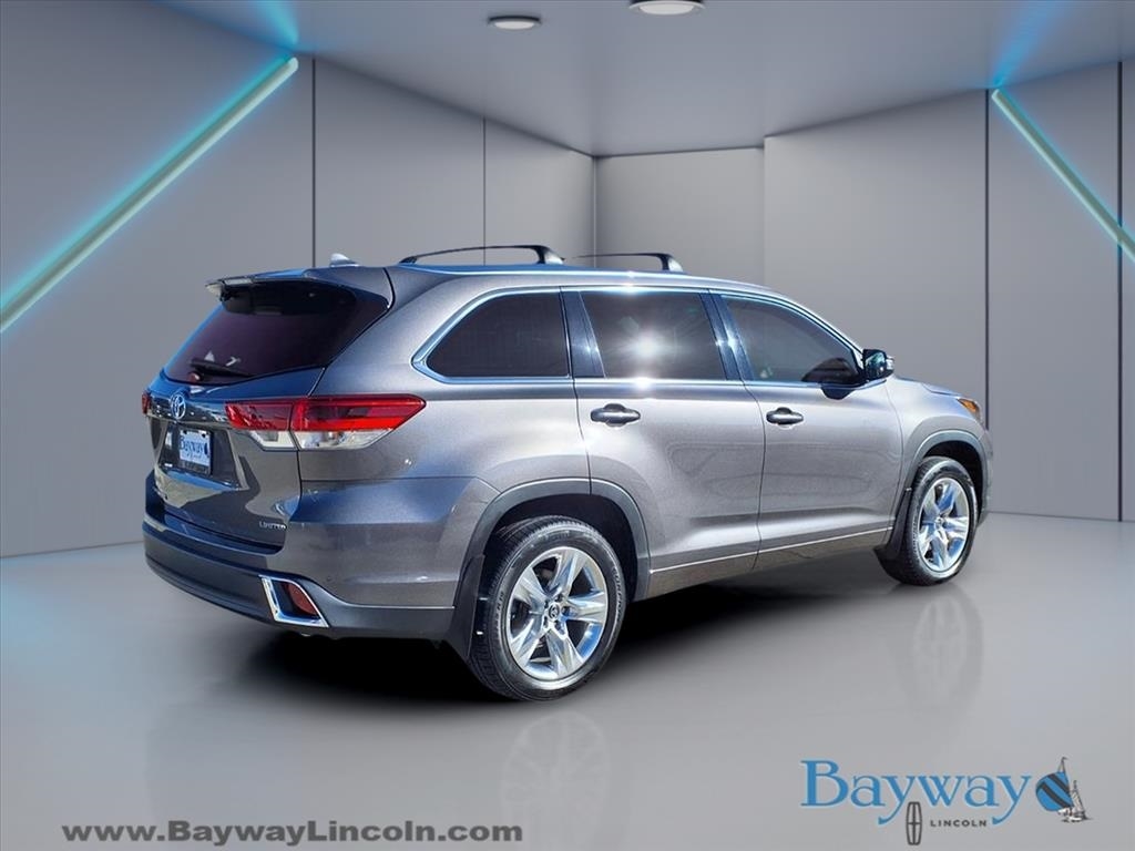 Toyota Highlander Limited Platinum FWD V6 2017 Toyota Highlander Limited Platinum FWD V6 2017