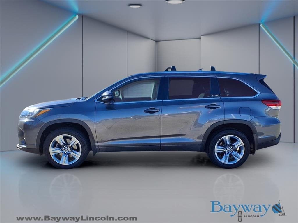 Toyota Highlander Limited Platinum FWD V6 2017 Toyota Highlander Limited Platinum FWD V6 2017