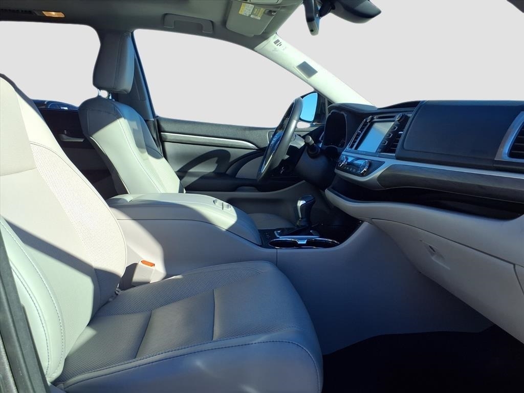 Toyota Highlander Limited Platinum FWD V6 2017 Toyota Highlander Limited Platinum FWD V6 2017