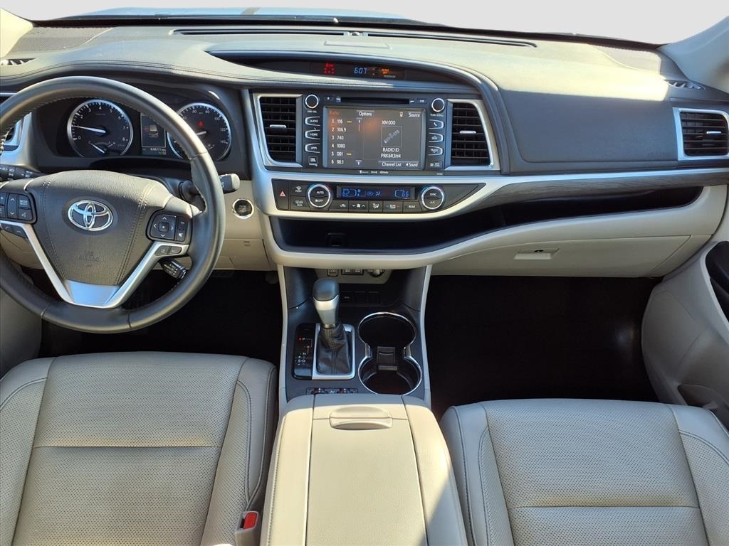 Toyota Highlander Limited Platinum FWD V6 2017 Toyota Highlander Limited Platinum FWD V6 2017