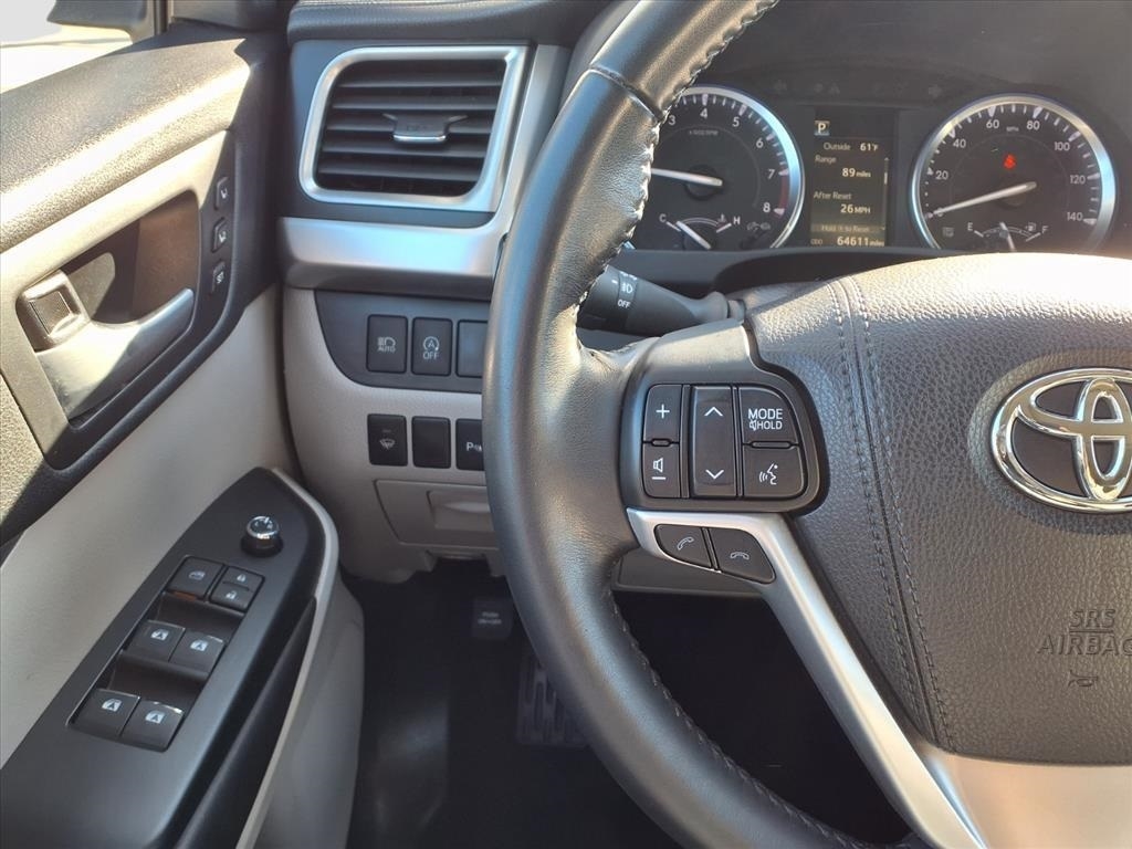 Toyota Highlander Limited Platinum FWD V6 2017 Toyota Highlander Limited Platinum FWD V6 2017