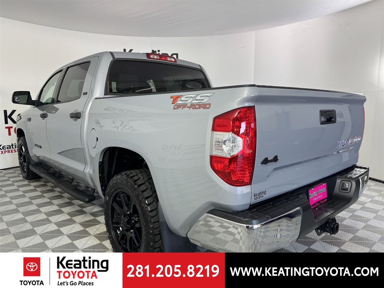 Toyota Tundra SR5 5.7L V8 CrewMax 4WD 2020 Toyota Tundra SR5 5.7L V8 CrewMax 4WD 2020