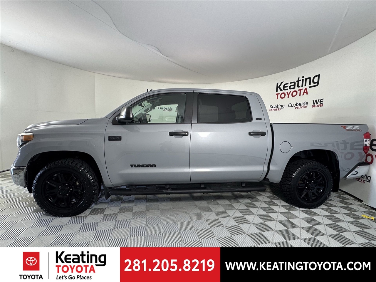 Toyota Tundra SR5 5.7L V8 CrewMax 4WD 2020 Toyota Tundra SR5 5.7L V8 CrewMax 4WD 2020