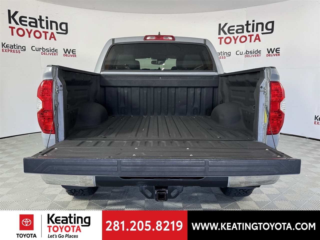 Toyota Tundra SR5 5.7L V8 CrewMax 4WD 2020 Toyota Tundra SR5 5.7L V8 CrewMax 4WD 2020