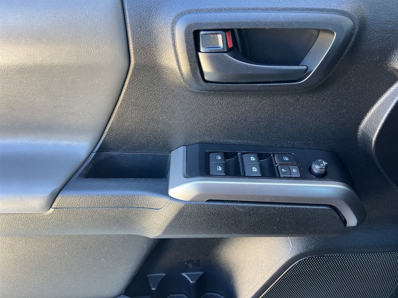 Toyota Tacoma SR5 Double Cab Long Bed V6 6AT 4WD 2023 Toyota Tacoma SR5 Double Cab Long Bed V6 6AT 4WD 2023