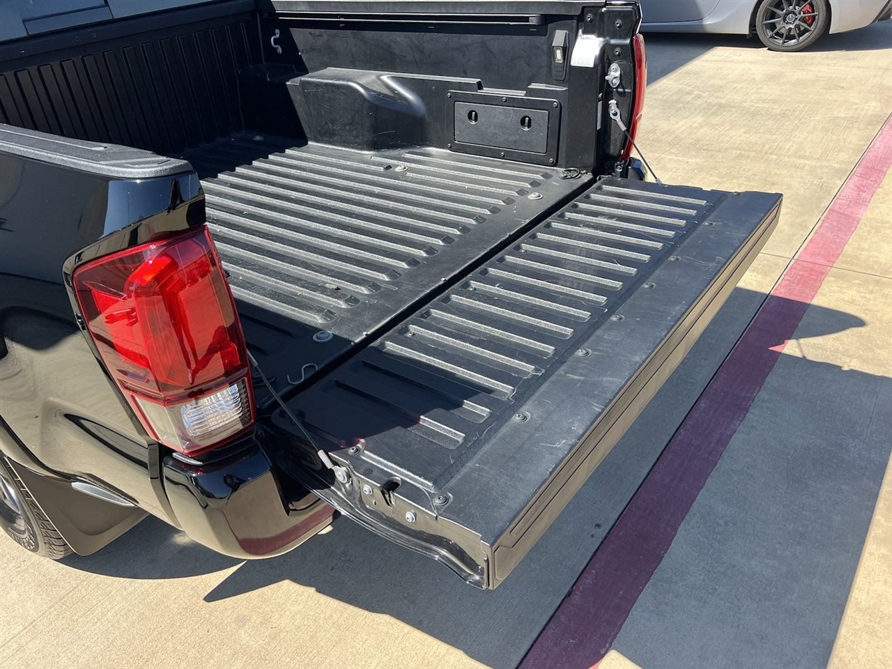 Toyota Tacoma SR5 Double Cab Long Bed V6 6AT 4WD 2023 Toyota Tacoma SR5 Double Cab Long Bed V6 6AT 4WD 2023