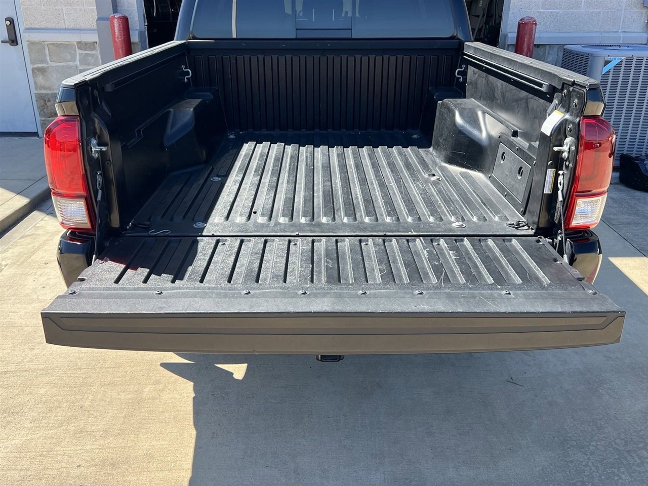 Toyota Tacoma SR5 Double Cab Long Bed V6 6AT 4WD 2023 Toyota Tacoma SR5 Double Cab Long Bed V6 6AT 4WD 2023