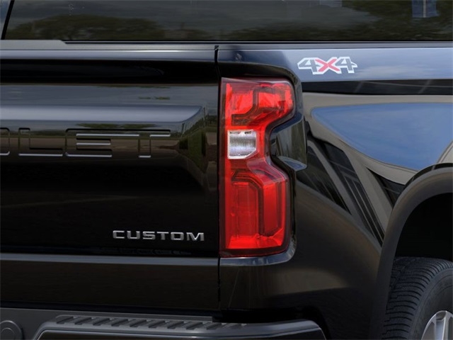 Chevrolet Silverado 1500 Custom Crew Cab 4WD 2026 Chevrolet Silverado 1500 Custom Crew Cab 4WD 2026