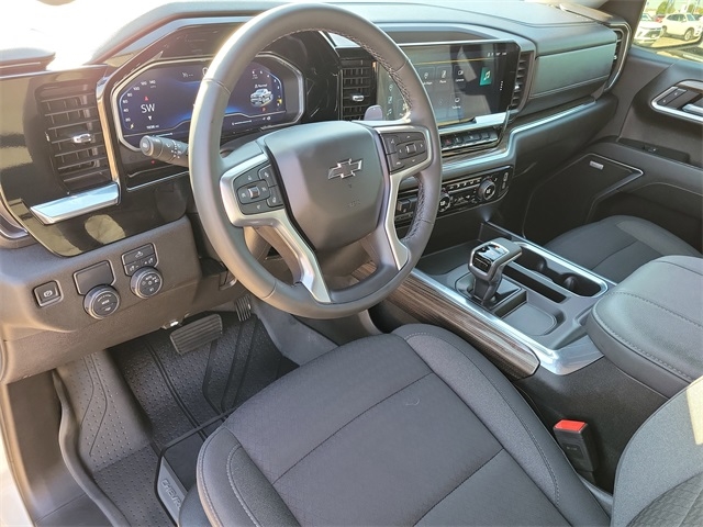 Chevrolet Silverado 1500 RST Crew Cab 2WD 2025