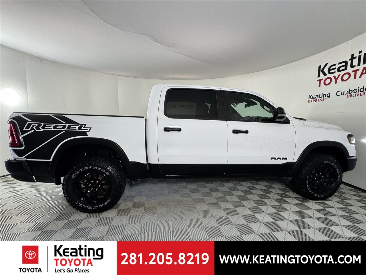 RAM 1500 Rebel Crew Cab SB 4WD 2025