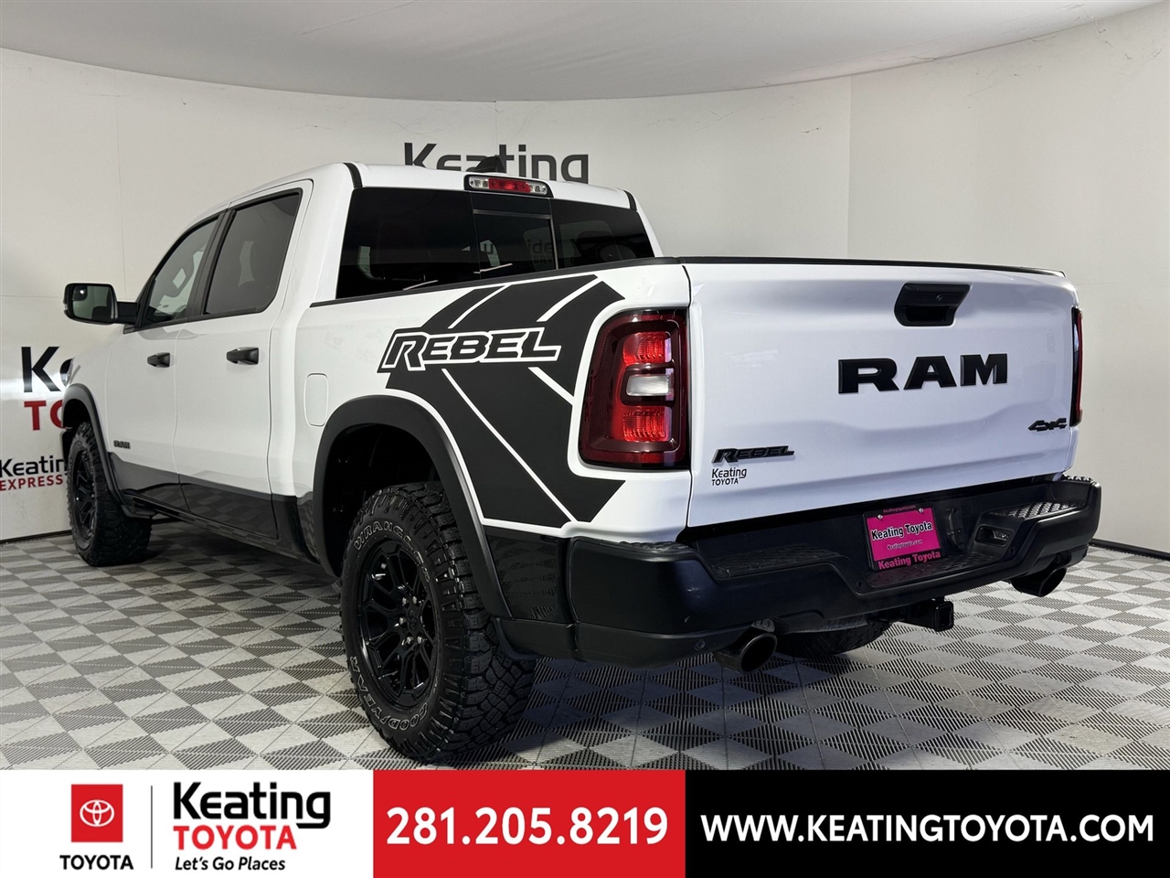 RAM 1500 Rebel Crew Cab SB 4WD 2025