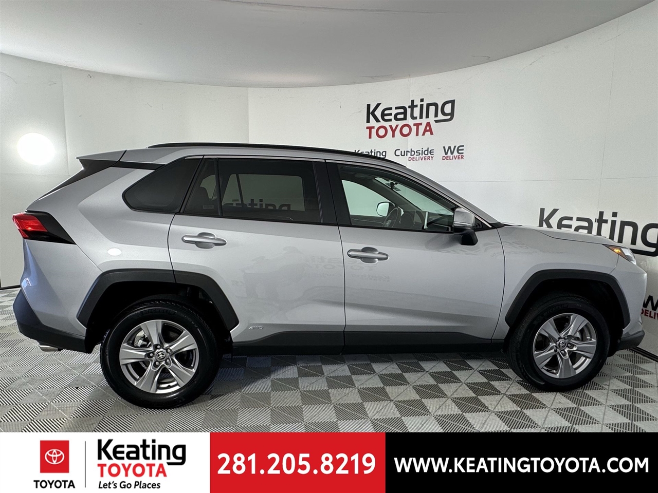 Toyota RAV4 Hybrid XLE 2025